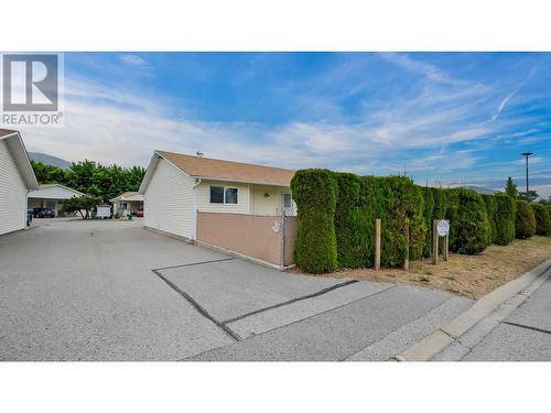 2235 Baskin Street Unit# 115, Penticton, BC - Outdoor