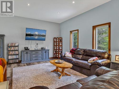 2927 County Rd 44, Havelock-Belmont-Methuen, ON - Indoor Photo Showing Living Room