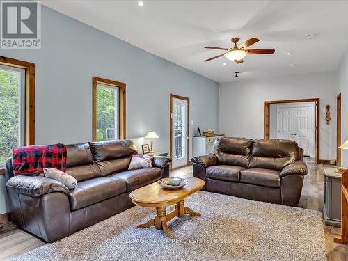 2927 County Rd 44, Havelock-Belmont-Methuen, ON - Indoor Photo Showing Living Room