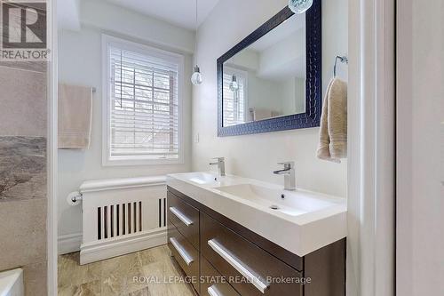 76 Mill Street N, Hamilton, ON - Indoor Photo Showing Bathroom