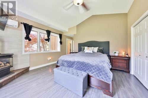 3949 Greenlane Road, Lincoln, ON - Indoor Photo Showing Bedroom
