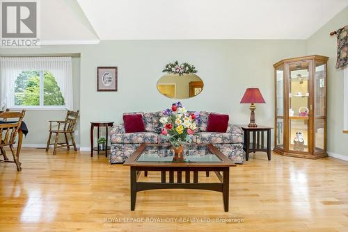 117 Lou'S Boulevard, Guelph/Eramosa, ON - Indoor Photo Showing Living Room