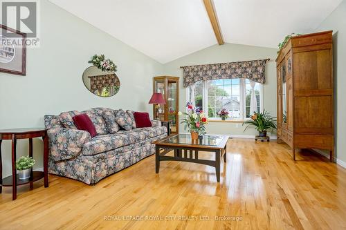 117 Lou'S Boulevard, Guelph/Eramosa, ON - Indoor Photo Showing Living Room
