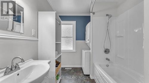 769 Quebec Street, London, ON - Indoor Photo Showing Bathroom
