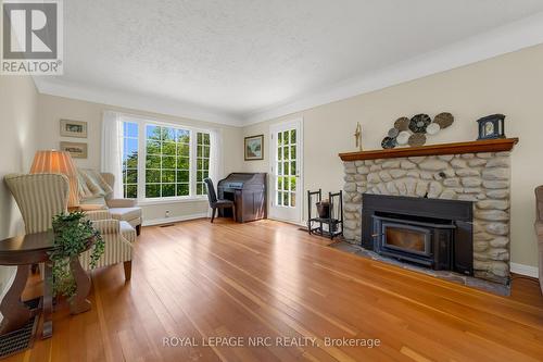89 Fifty Road, Hamilton, ON - Indoor Photo Showing Living Room With Fireplace