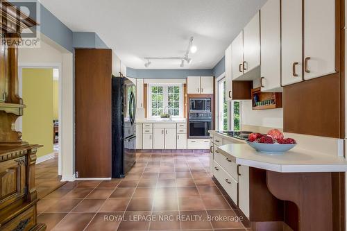 89 Fifty Road, Hamilton, ON - Indoor Photo Showing Kitchen