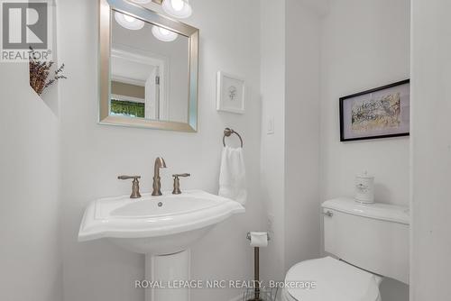89 Fifty Road, Hamilton, ON - Indoor Photo Showing Bathroom