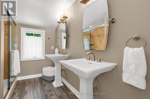 89 Fifty Road, Hamilton, ON - Indoor Photo Showing Bathroom