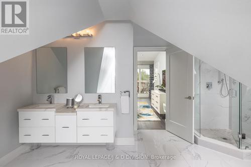 242 Palmerston Avenue, Toronto, ON - Indoor Photo Showing Bathroom