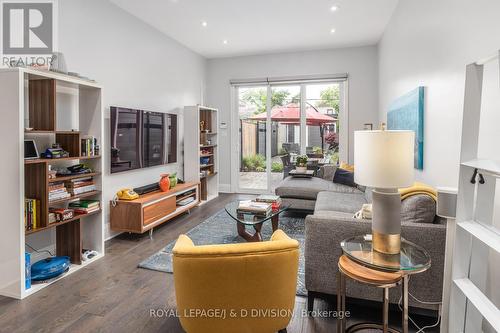 242 Palmerston Avenue, Toronto, ON - Indoor Photo Showing Living Room