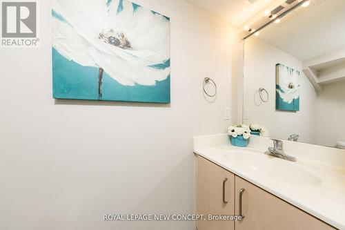 330 - 26 Douro Street, Toronto C01, ON - Indoor Photo Showing Bathroom