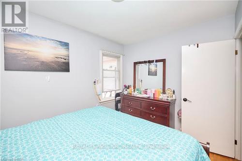 35 Woodbine Avenue, St. Catharines, ON - Indoor Photo Showing Bedroom