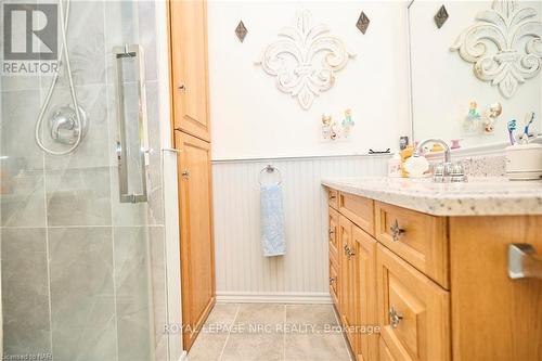 35 Woodbine Avenue, St. Catharines, ON - Indoor Photo Showing Bathroom