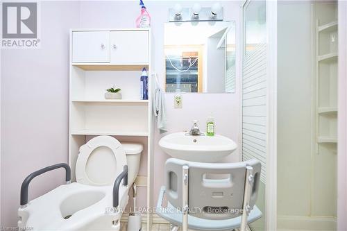 35 Woodbine Avenue, St. Catharines, ON - Indoor Photo Showing Bathroom