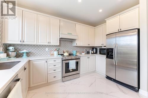3905 Janice Drive, Mississauga, ON - Indoor Photo Showing Kitchen