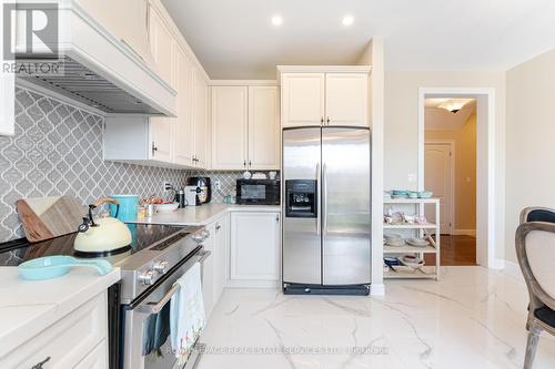 3905 Janice Drive, Mississauga, ON - Indoor Photo Showing Kitchen