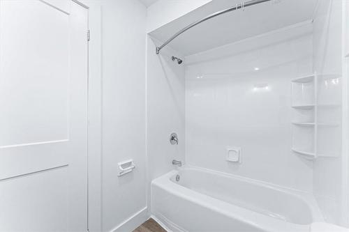 Upper - 10 Jamie Ann Street, Hamilton, ON - Indoor Photo Showing Bathroom