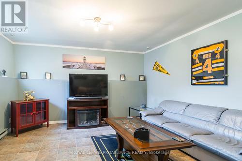 8 Birch Street, Quinte West, ON - Indoor Photo Showing Living Room