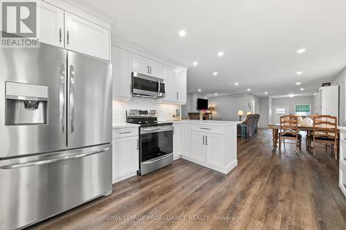 49&51 Dewal Place, Belleville, ON - Indoor Photo Showing Kitchen With Upgraded Kitchen