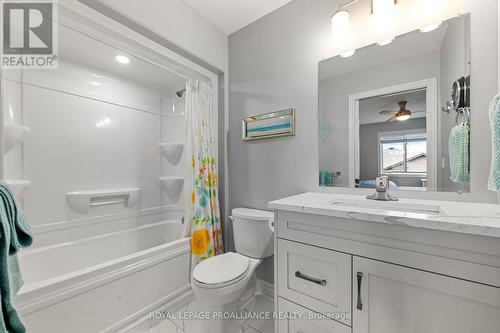 49&51 Dewal Place, Belleville, ON - Indoor Photo Showing Bathroom