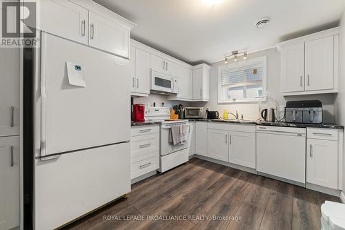 49&51 Dewal Place, Belleville, ON - Indoor Photo Showing Kitchen