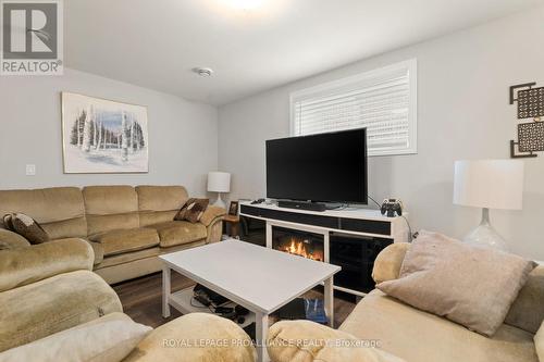 49&51 Dewal Place, Belleville, ON - Indoor Photo Showing Living Room