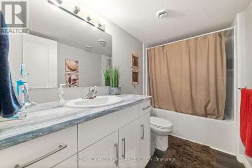 49&51 Dewal Place, Belleville, ON - Indoor Photo Showing Bathroom