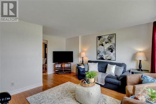 2455 Walkley Road, Ottawa, ON - Indoor Photo Showing Living Room