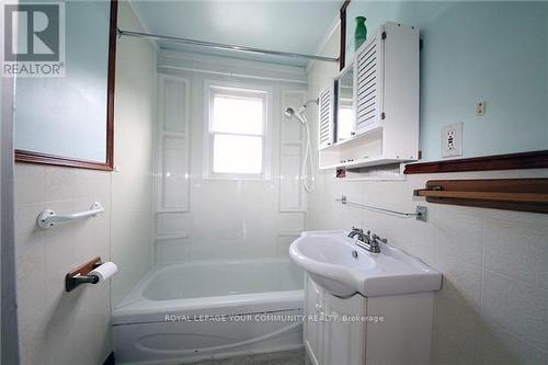 21 George Street, Richmond Hill, ON - Indoor Photo Showing Bathroom