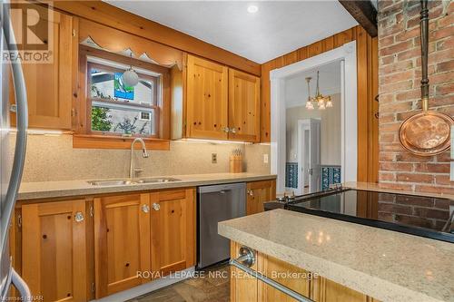269 King Street, Niagara-On-The-Lake, ON - Indoor Photo Showing Kitchen With Double Sink