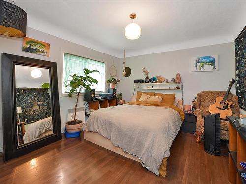 920 Queens Ave, Victoria, BC - Indoor Photo Showing Bedroom