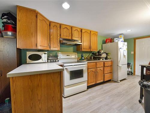 920 Queens Ave, Victoria, BC - Indoor Photo Showing Kitchen