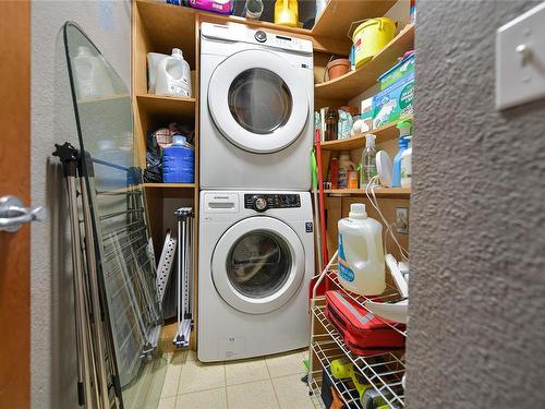 920 Queens Ave, Victoria, BC - Indoor Photo Showing Laundry Room