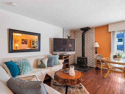 3-210 Douglas St, Victoria, BC - Indoor Photo Showing Living Room