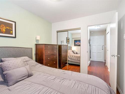 3-210 Douglas St, Victoria, BC - Indoor Photo Showing Bedroom