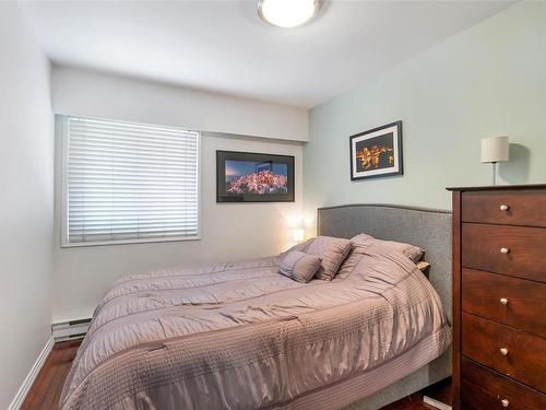 3-210 Douglas St, Victoria, BC - Indoor Photo Showing Bedroom