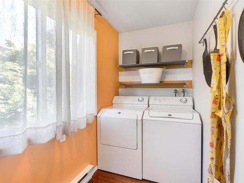 3-210 Douglas St, Victoria, BC - Indoor Photo Showing Laundry Room