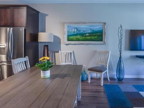 702-1675 Crescent View Dr, Nanaimo, BC - Indoor Photo Showing Dining Room