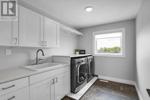2430 Brayford Crescent, London, ON - Indoor Photo Showing Laundry Room