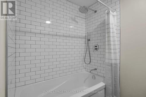 2430 Brayford Crescent, London, ON - Indoor Photo Showing Bathroom