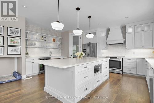 2430 Brayford Crescent, London, ON - Indoor Photo Showing Kitchen With Upgraded Kitchen