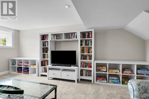 Family room in lower - 2430 Brayford Crescent, London, ON - Indoor