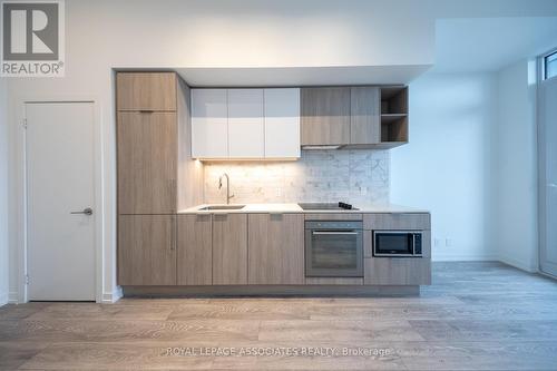 928 - 2020 Bathurst Street, Toronto, ON - Indoor Photo Showing Kitchen