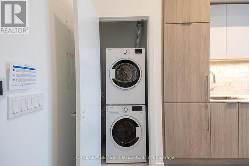 928 - 2020 Bathurst Street, Toronto, ON - Indoor Photo Showing Laundry Room