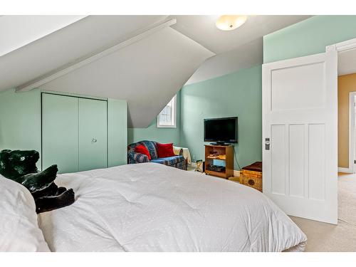 3982 48Th Street, Creston, BC - Indoor Photo Showing Bedroom