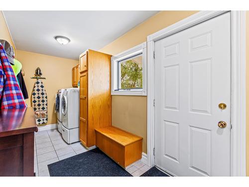 3982 48Th Street, Creston, BC - Indoor Photo Showing Laundry Room