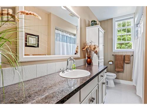 3982 48Th  Street, Creston, BC - Indoor Photo Showing Bathroom