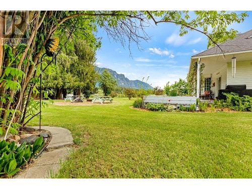 3982 48Th  Street, Creston, BC - Outdoor