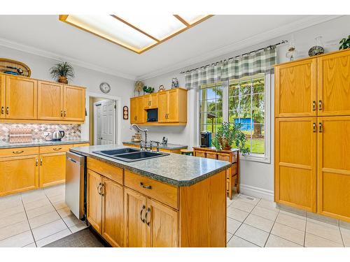 3982 48Th Street, Creston, BC - Indoor Photo Showing Kitchen With Double Sink