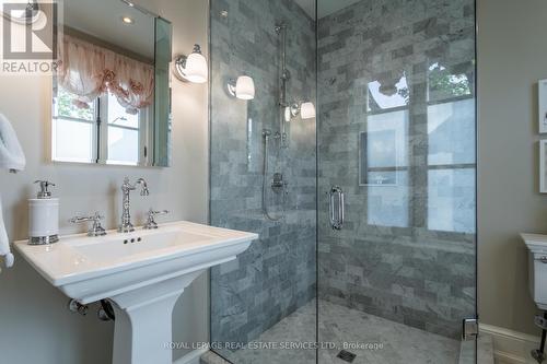 43 Kingsway Crescent, Toronto, ON - Indoor Photo Showing Bathroom